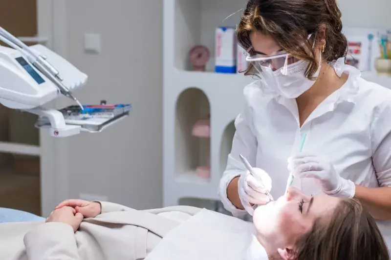 Professionele mondhygiëne behandeling