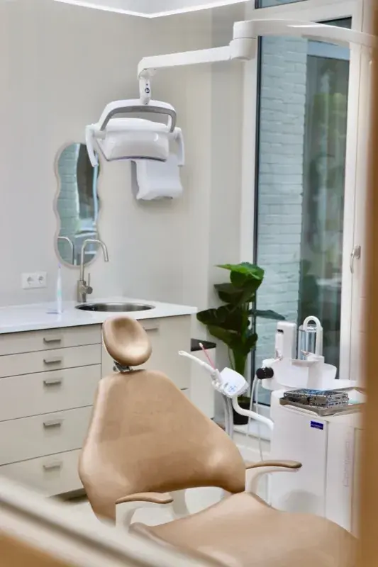 Moderne behandelkamer Mondzorg Brush